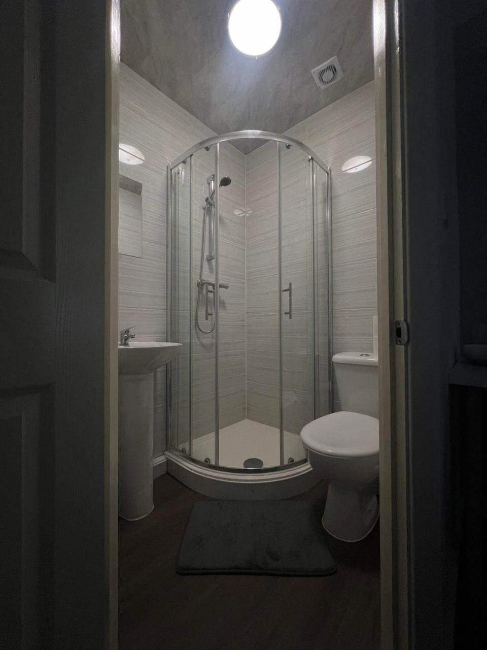 Deluxe Ensuite Double Room With Ensuite Κόβεντρι Εξωτερικό φωτογραφία