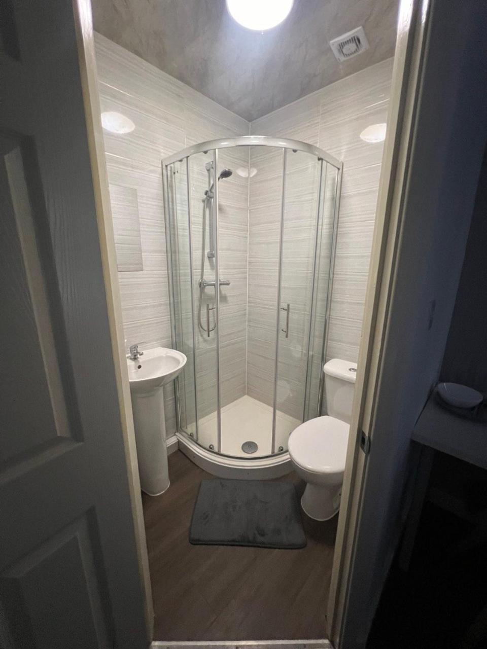 Deluxe Ensuite Double Room With Ensuite Κόβεντρι Εξωτερικό φωτογραφία