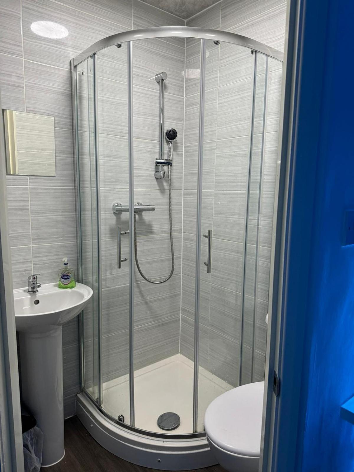 Deluxe Ensuite Double Room With Ensuite Κόβεντρι Εξωτερικό φωτογραφία